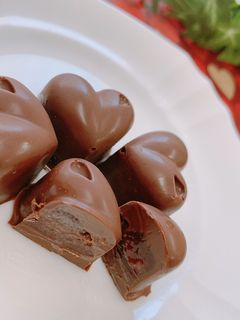 チョコの中からイチゴジャムの生チョコ⁈♡-レシピのメイン写真