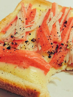 スライスチーズとカニかまのパン-レシピのメイン写真