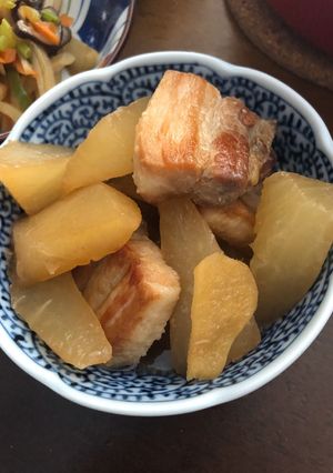 大根と豚バラの煮物（大根の皮のきんぴら）-レシピのメイン写真