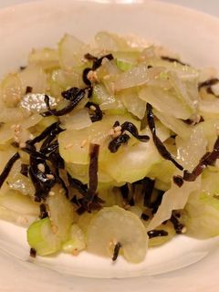 ぱくぱく止まらない!セロリの塩こんぶ和え-レシピのメイン写真