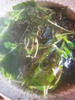 すぐ出来る豆苗とわかめのスープ-レシピのメイン写真
