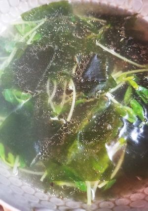 すぐ出来る豆苗とわかめのスープ-レシピのメイン写真