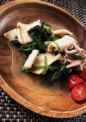 ご飯が進む！ガリバタ☆イカほうれん草炒め-レシピのメイン写真