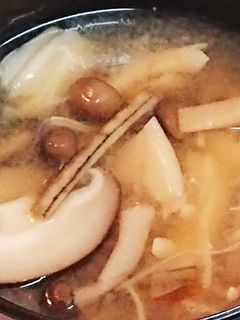きのことごぼうがたっぷりな味噌汁-レシピのメイン写真