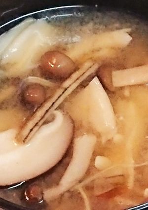 きのことごぼうがたっぷりな味噌汁-レシピのメイン写真