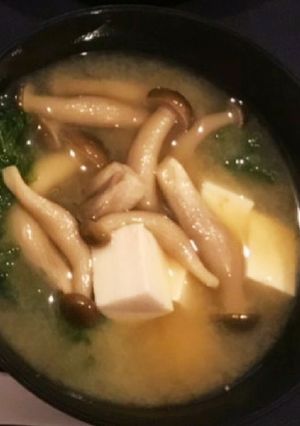 アーサーとしめじの味噌汁-レシピのメイン写真