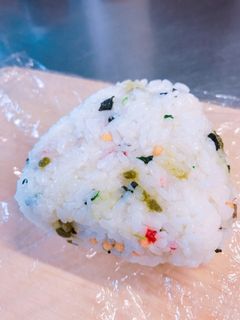 お茶漬け海苔とわかめのおにぎり-レシピのメイン写真