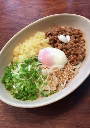 温泉卵入り納豆うどん（素麺でも）-レシピのメイン写真