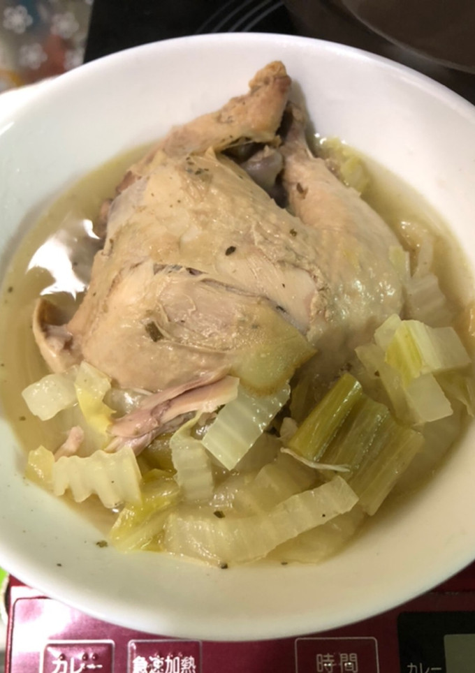 炊飯器で簡単！丸鶏と白菜のスープ-レシピのメイン写真