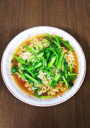 サッポロ一番醤油味でセリらーめん♪-レシピのメイン写真