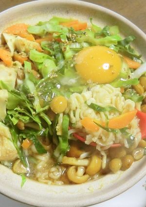 風邪ひきさん、レンゲで食べるサッポロ一番-レシピのメイン写真