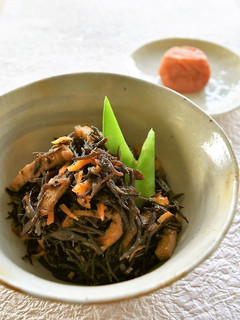 栄養の相性抜群♪ひじきと梅の煮物-レシピのメイン写真