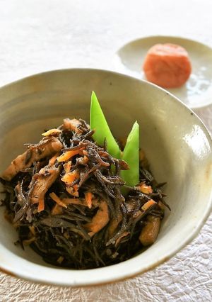 栄養の相性抜群♪ひじきと梅の煮物-レシピのメイン写真