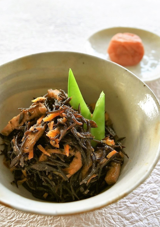 栄養の相性抜群♪ひじきと梅の煮物-レシピのメイン写真