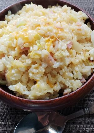 子供喜ぶ！ベーコン、キャベツのチーズ炒飯-レシピのメイン写真