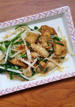 お手軽なおつまみ♪鶏皮ともやしの炒め物-レシピのメイン写真