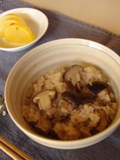 ツナ缶としいたけの炊き込みご飯-レシピのメイン写真