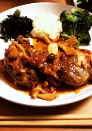 トマト煮込みチーズインハンバーグ-レシピのメイン写真