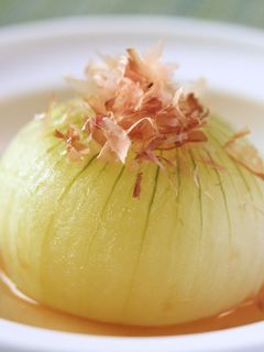 レンジでチン!丸ごと玉ねぎのおかかのせ-レシピのメイン写真