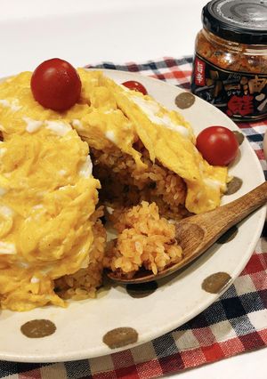 ラー油鮭のチャーハンオムライス-レシピのメイン写真