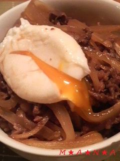 トロ~りポーチドエッグ乗せ牛丼♪-レシピのメイン写真