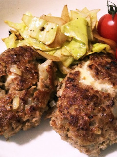 簡単チーズインハンバーグ-レシピのメイン写真
