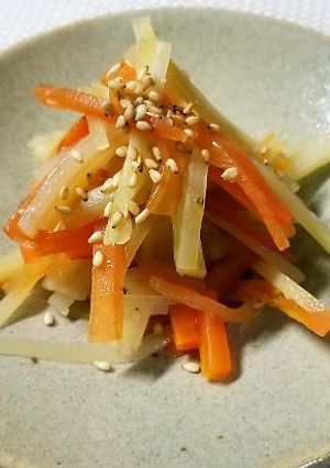 ブロッコリーの茎と人参の油煮-レシピのメイン写真