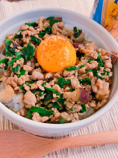 豚ひき肉とニラ・なすのそぼろ丼♡-レシピのメイン写真