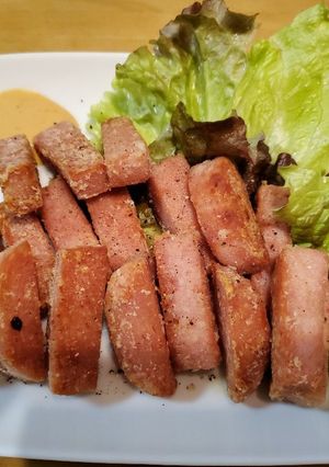 スパムでおつまみ。ガチとニンニクを添えて-レシピのメイン写真