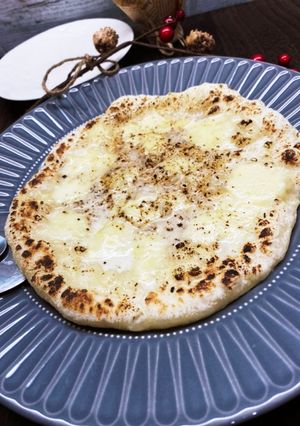 大人のチーズとブラックペッパーのピザ-レシピのメイン写真