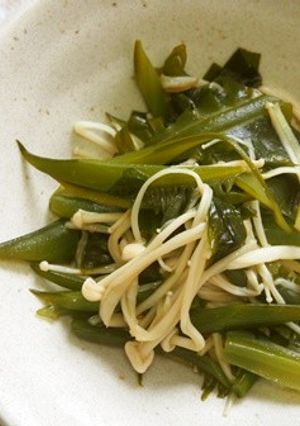 茎わかめ・えのき・生姜の麺つゆ炒めです♪-レシピのメイン写真