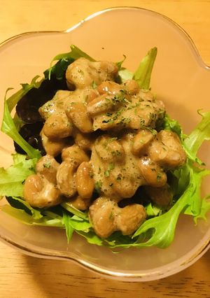毎日の納豆●ベビーリーフでサラダ風に-レシピのメイン写真