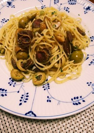 オリーブとサラミのパスタブルゴーニュ風-レシピのメイン写真