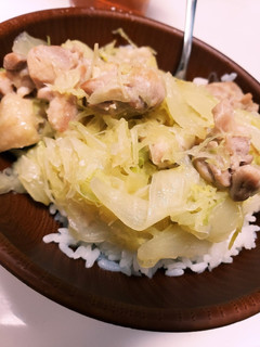 鍋の素で簡単鶏ももキャベツ丼-レシピのメイン写真