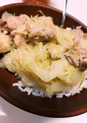 鍋の素で簡単鶏ももキャベツ丼-レシピのメイン写真