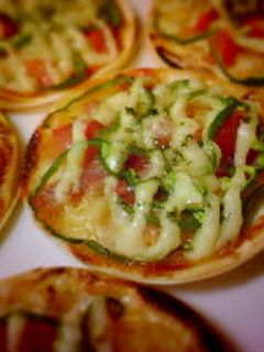 チーズを中に!!餃子の皮でイケるミニピザ-レシピのメイン写真