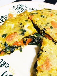 春菊と人参のオムレツ風たまご焼き-レシピのメイン写真