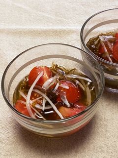 味付けもずくで♪玉ねぎ・トマトの酢の物-レシピのメイン写真