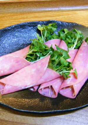 ハムと貝割れのクルクル巻き-レシピのメイン写真