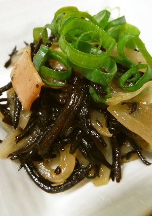 簡単！！ひじき＆玉ねぎ＆ベーコン炒め♪-レシピのメイン写真