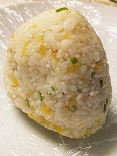 ごま油香るごま沢庵おにぎり-レシピのメイン写真