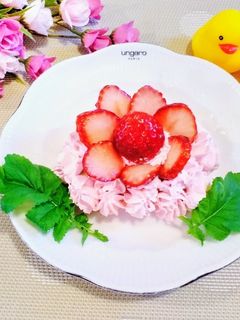 お花に見える苺の飾り切り♪-レシピのメイン写真
