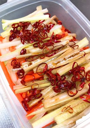 簡単！セロリとにんじんのにんにく醤油漬け-レシピのメイン写真