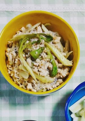 鶏と白滝と独活(皮と穂先)の旨々炒め煮-レシピのメイン写真