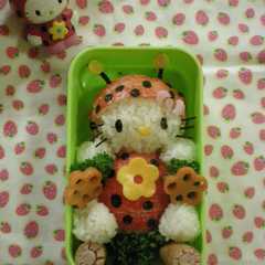 รูปของ てんとう虫キティー☆キャラ弁