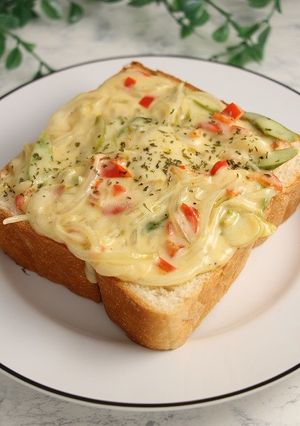 簡単!生食パン☆オニオンベジチーズ-レシピのメイン写真