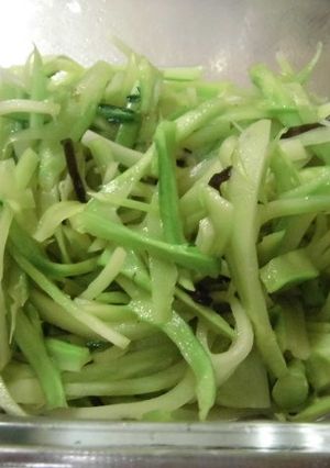 ブロッコリーの茎のレンジ蒸し-レシピのメイン写真