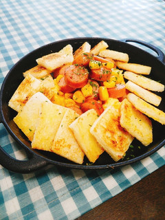 卵ウインナーコーンのパン朝食マヨソテー-レシピのメイン写真