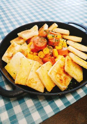 卵ウインナーコーンのパン朝食マヨソテー-レシピのメイン写真