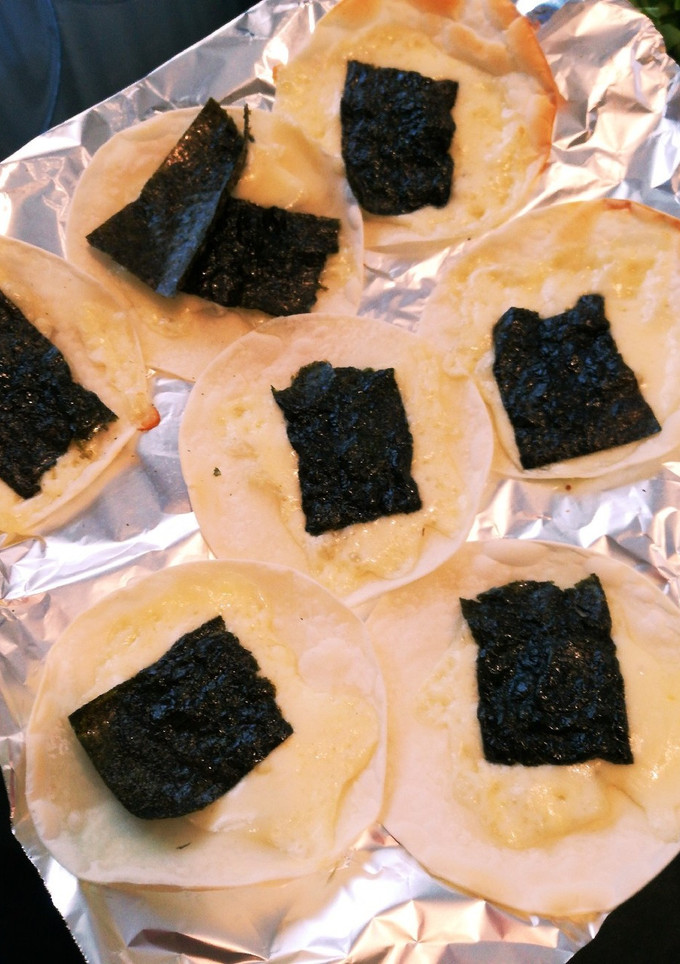チーズと海苔の餃子の皮ピザ-レシピのメイン写真
